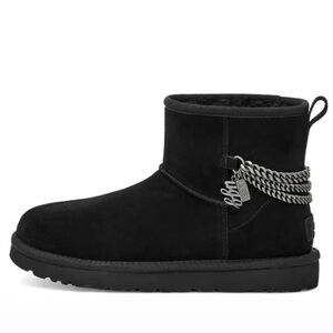 UGG Classic Mini Chains in Black size 6